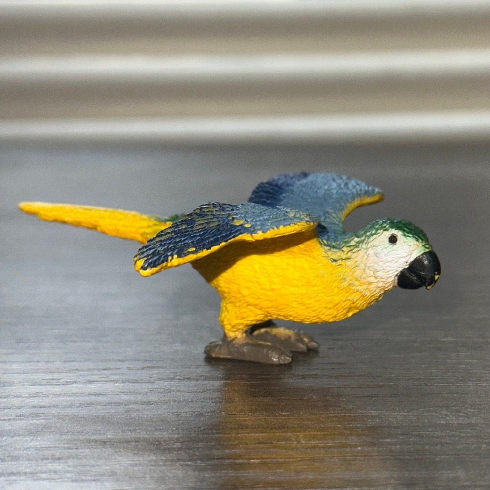 Safari Ltd 3"‎ Blue And Gold Macaw Bird Animal Figure
